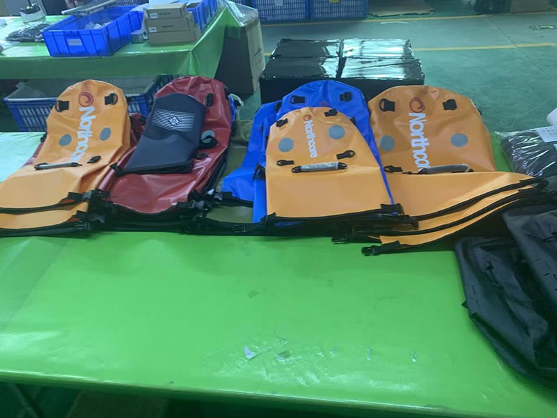 Pengeluaran Kelompok Beg Tong Kering Kalis Air Selesai – Memajukan Keupayaan Pembuatan dan Kualiti
